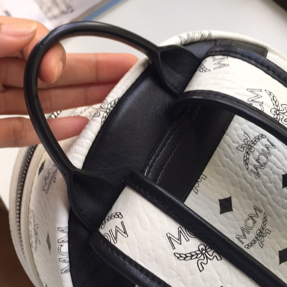 Classic white MCM backpack 🎒 - Picture 5 of 11